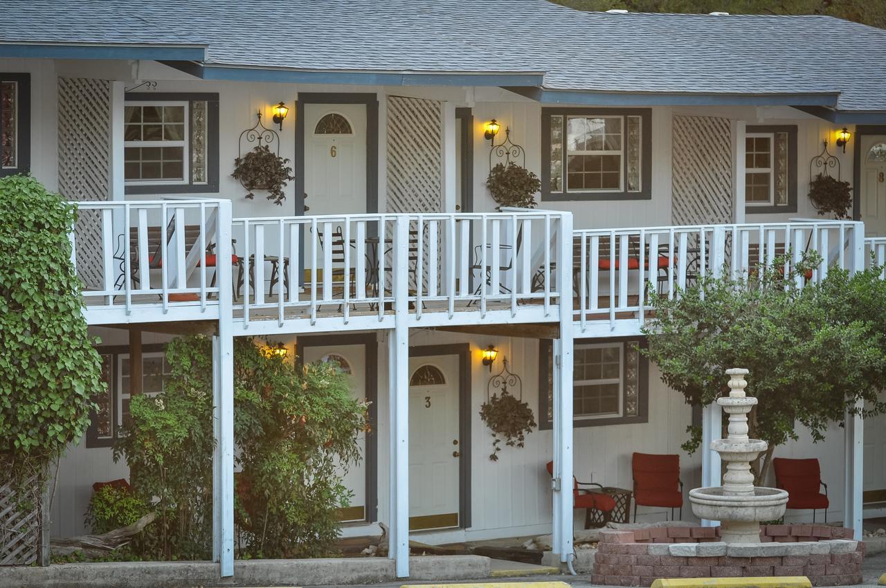 Holiday Lodge On Canyon Lake Exterior foto